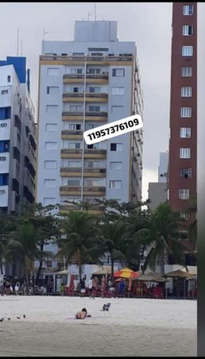 Apartamento mobiliado prédio frente ao mar